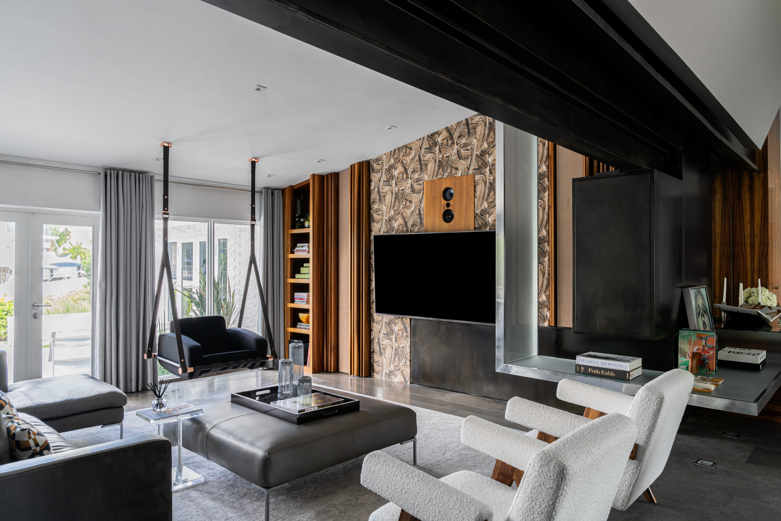 Mid-Century Modern Helms-Alonso Family Room Mid-Century Modern Family Room