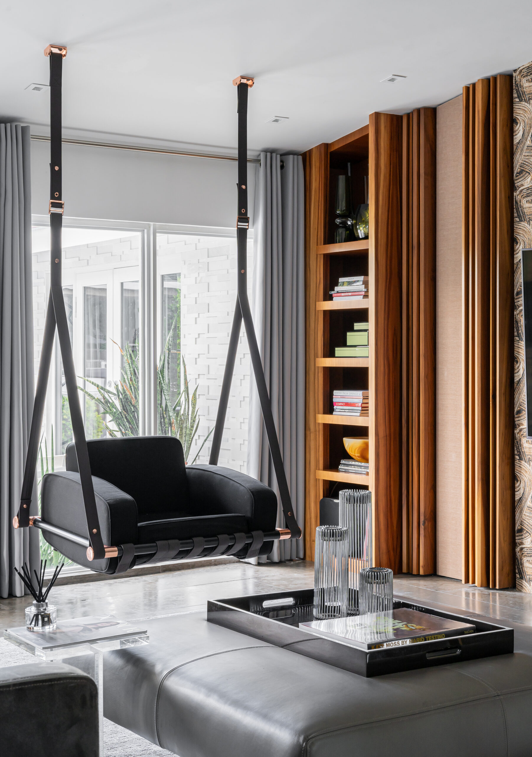 Mid-Century Modern Helms-Alonso Family Room Mid-Century Modern Family Room