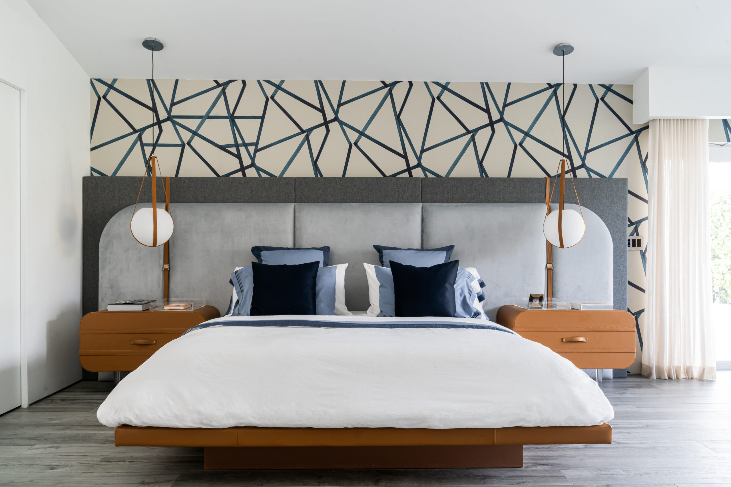 Mid-Century Modern Helms-Alonso Primary Bedroom Mid-Century Modern Primary Bedroom