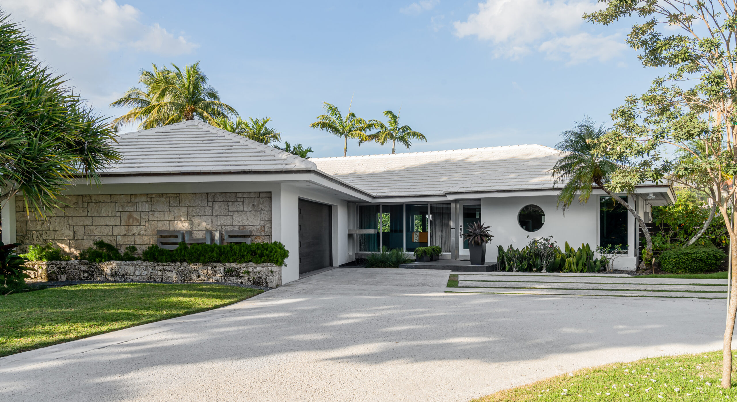 Mid-Century Modern Helms-Alonso Exterior Mid-Century Modern Exterior